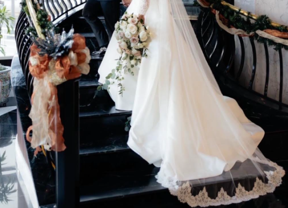 How To Match Your Bridal Bouquet To Your Wedding Gown